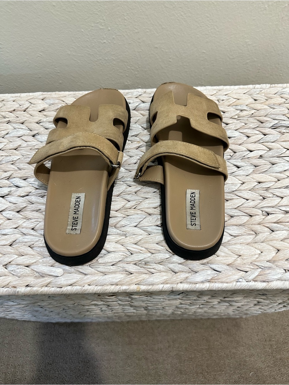 Steve Madden Beige Tan Slide Sandals